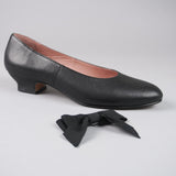 Waltz Edwardian Slipper (Black)